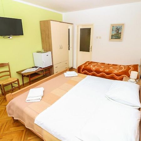Double Rooms Tomica 2 With Balcony Baška Exteriér fotografie
