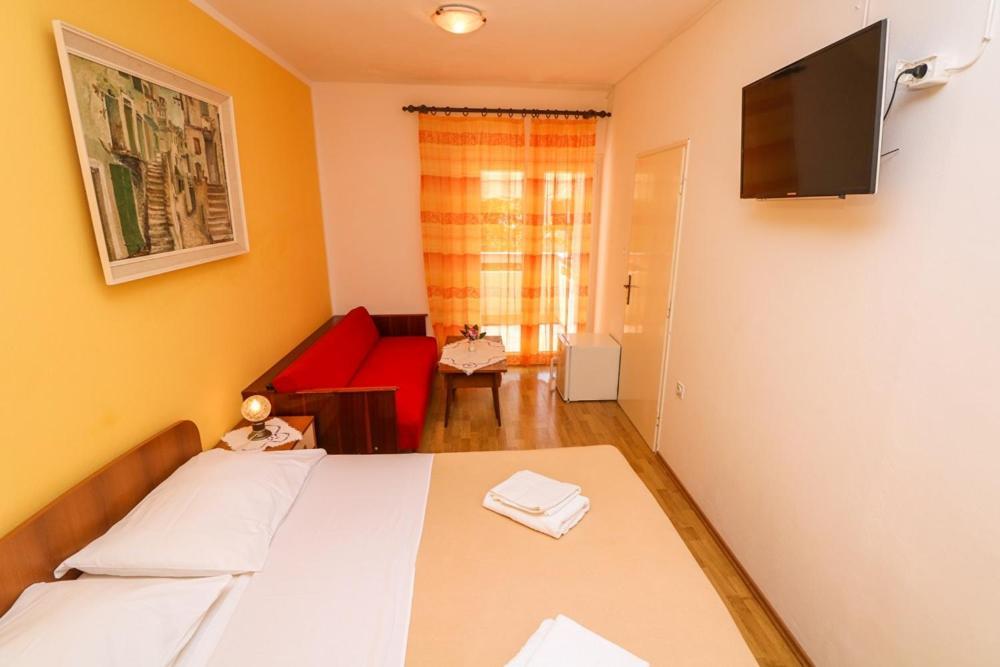 Double Rooms Tomica 2 With Balcony Baška Exteriér fotografie