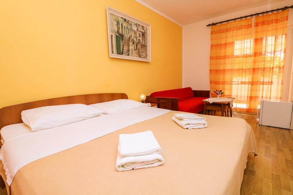 Double Rooms Tomica 2 With Balcony Baška Exteriér fotografie