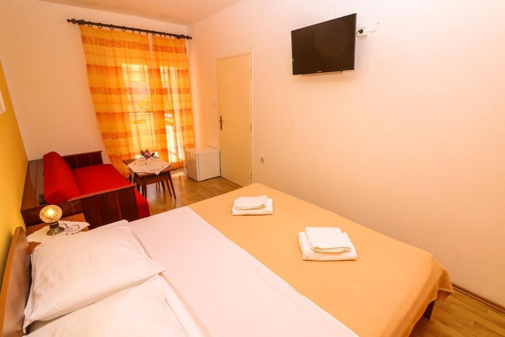 Double Rooms Tomica 2 With Balcony Baška Exteriér fotografie