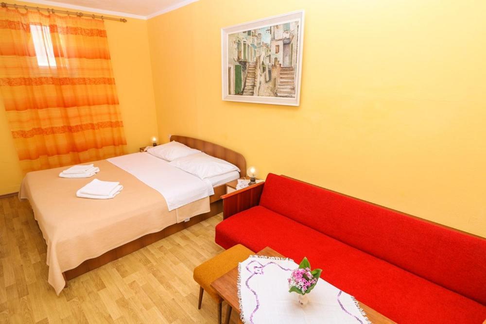 Double Rooms Tomica 2 With Balcony Baška Exteriér fotografie
