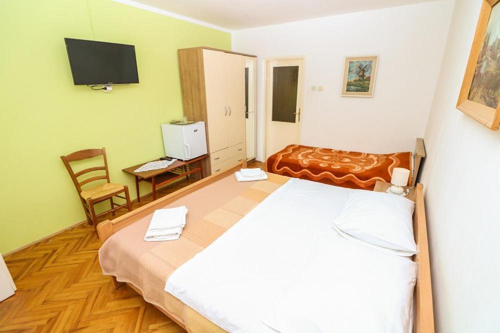 Double Rooms Tomica 2 With Balcony Baška Exteriér fotografie
