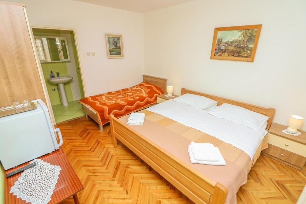 Double Rooms Tomica 2 With Balcony Baška Exteriér fotografie