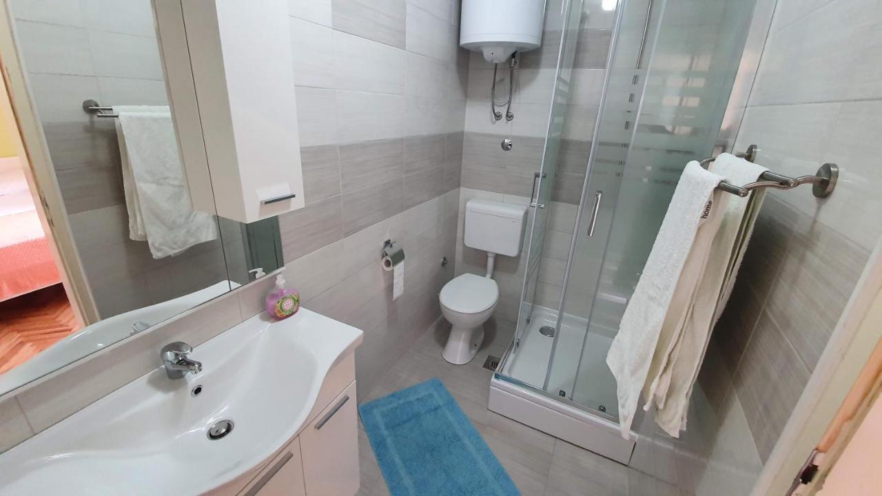 Double Rooms Tomica 2 With Balcony Baška Exteriér fotografie