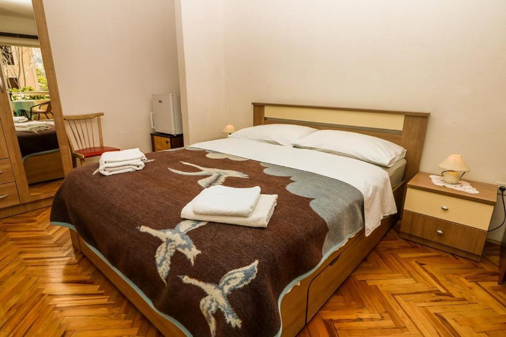 Double Rooms Tomica 2 With Balcony Baška Exteriér fotografie