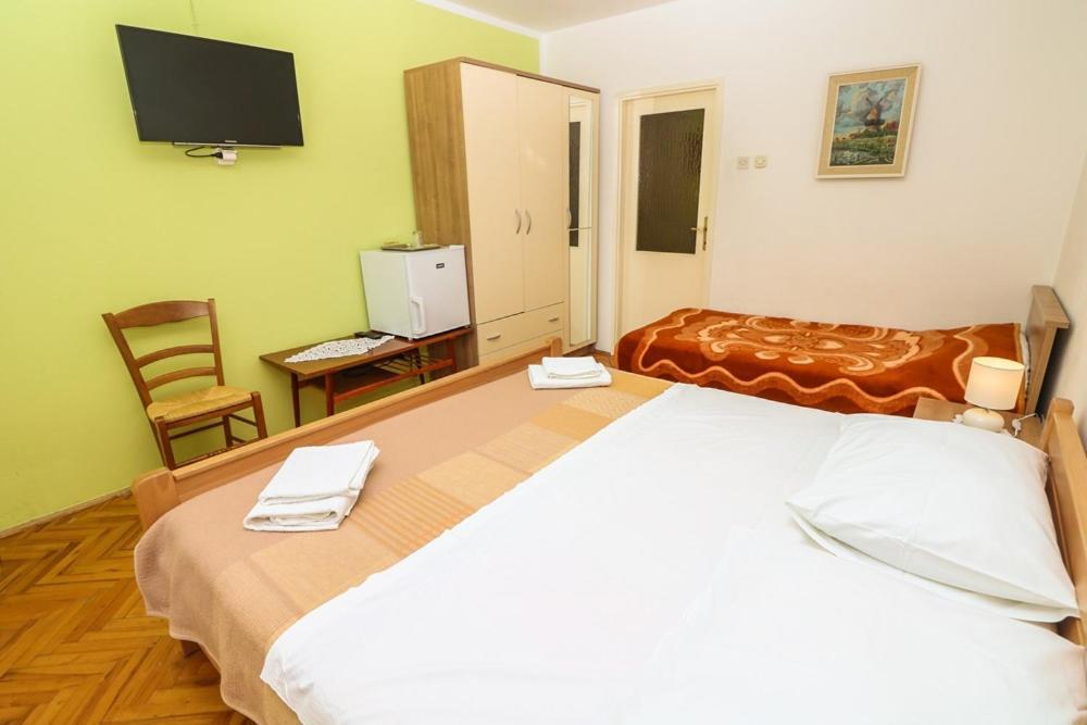 Double Rooms Tomica 2 With Balcony Baška Exteriér fotografie