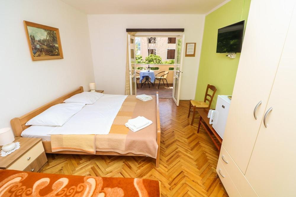 Double Rooms Tomica 2 With Balcony Baška Exteriér fotografie